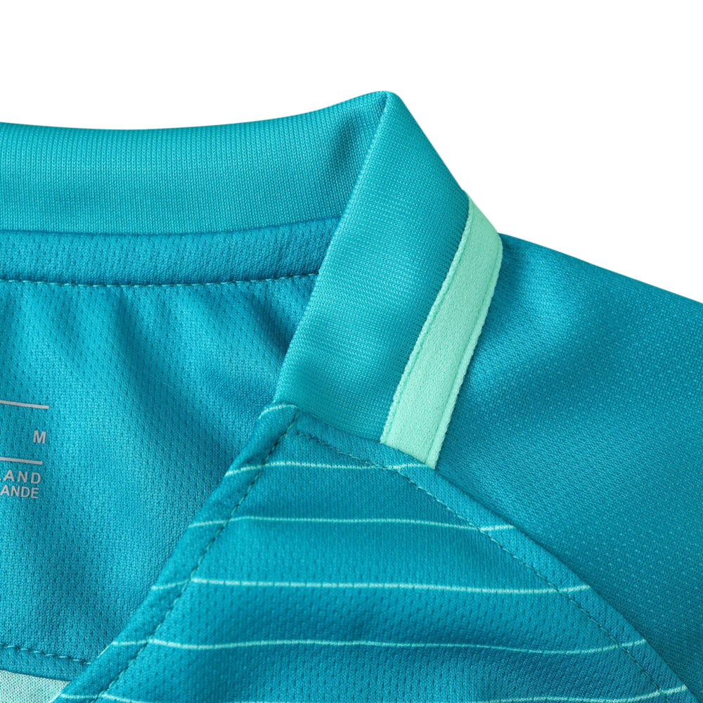 Close-up of the Barcelona Retro Third 2016/17 Fan Version jersey collar in teal with light green trim.
