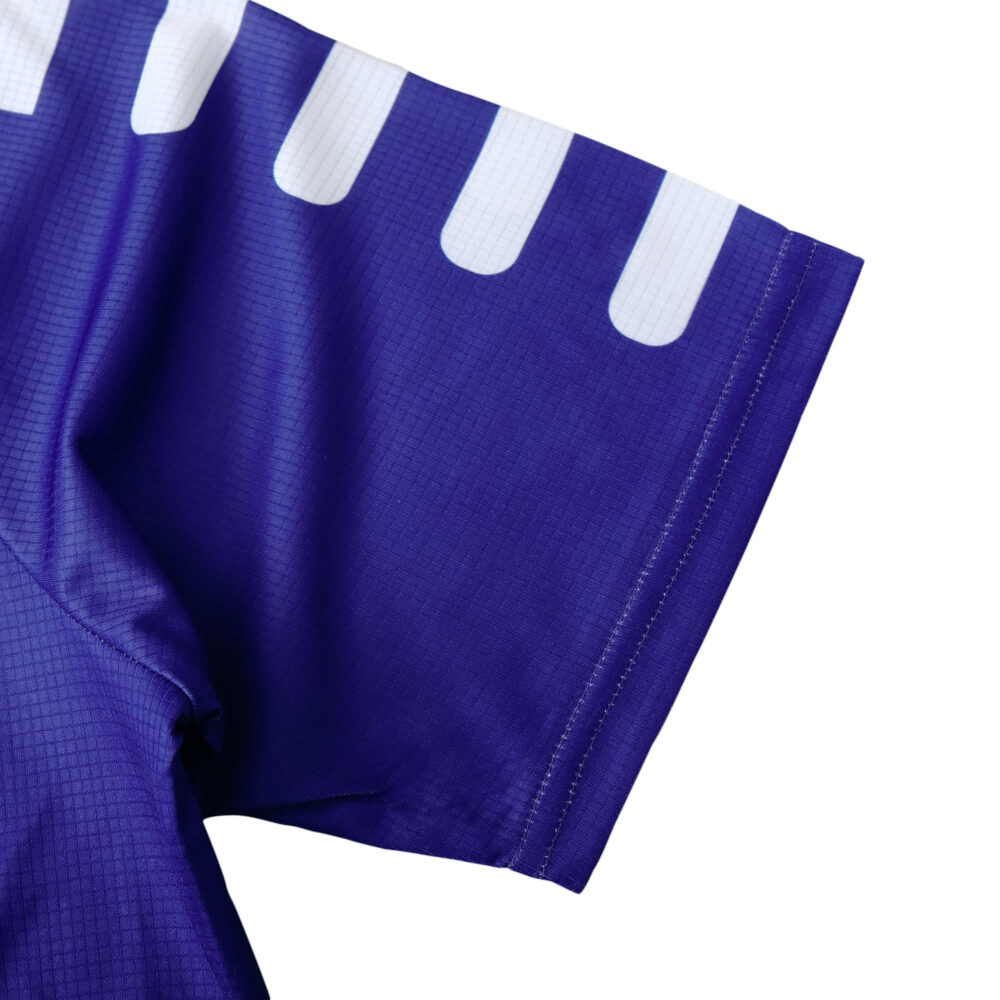 Close-up of the Fiorentina Retro Home 1998/99 Fan Version sleeve, showcasing purple fabric and white accents.