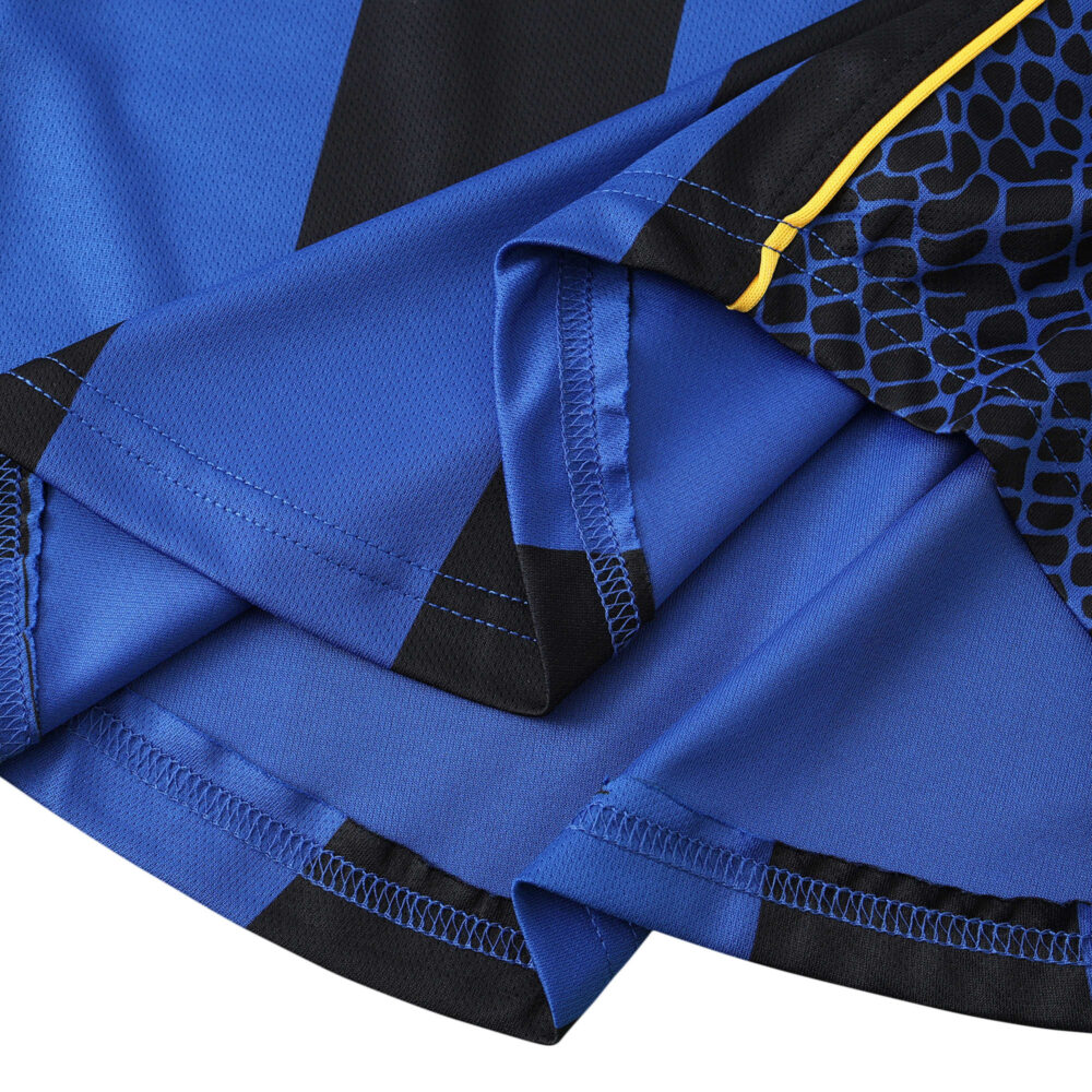 Close-up view of the fabric and stitching on the Inter Milan Retro Home 2001/02 Fan Version jersey showing blue and black colors.