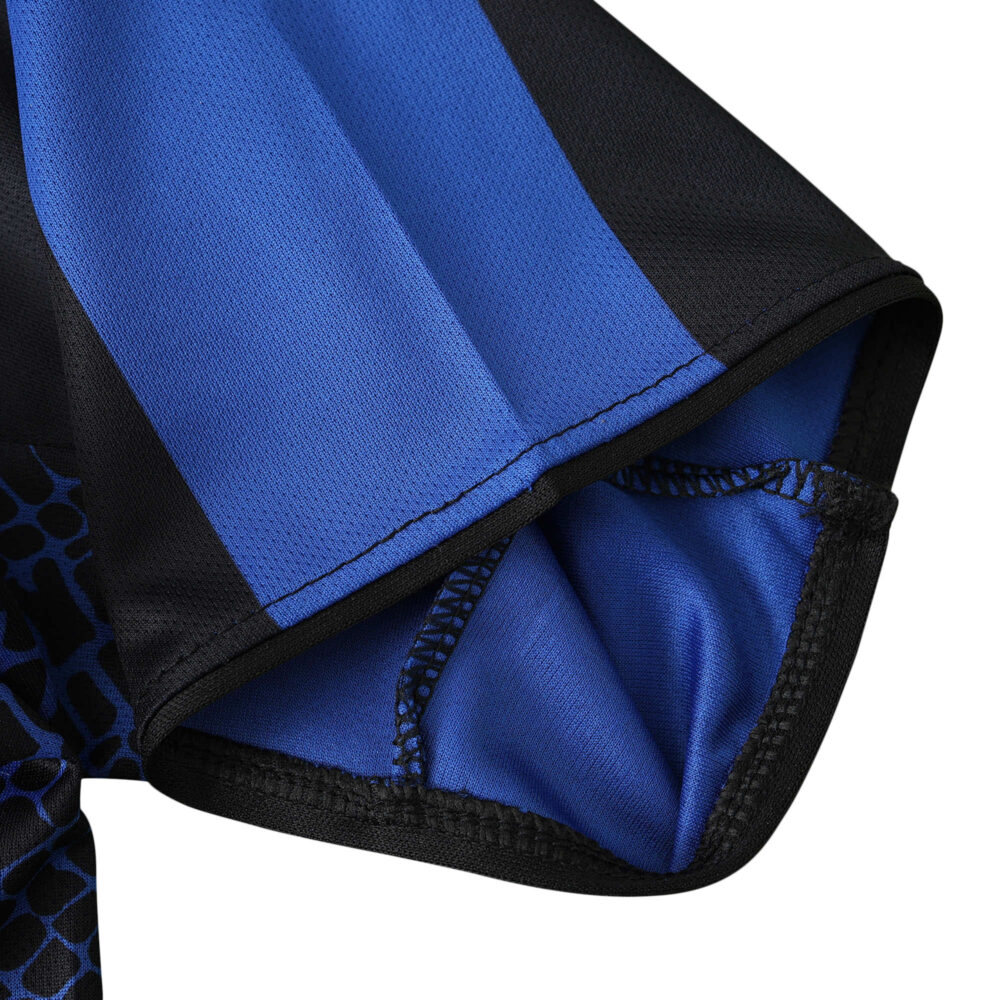 Close-up of the sleeve cuff on Inter Milan Retro Home jersey from the 2001/02 season, showing detailed stitching and fabric texture.