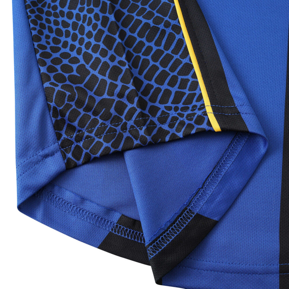 Close-up of the fabric and sleeve details of Inter Milan Retro Home 2001/02 Fan Version jersey, showcasing blue and black patterns.
