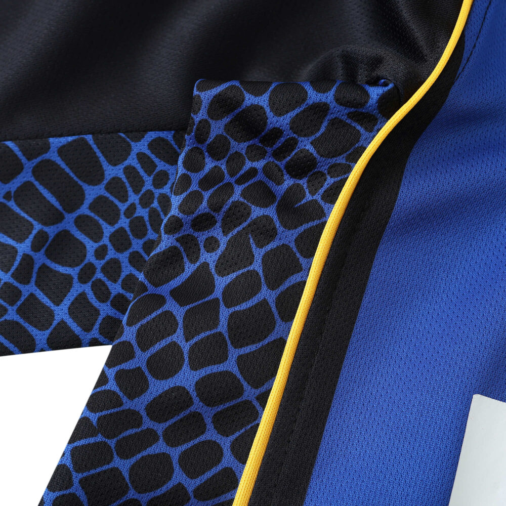 Close-up of Inter Milan Retro Home 2001/02 Fan Version jersey, featuring blue and black pattern with yellow piping.