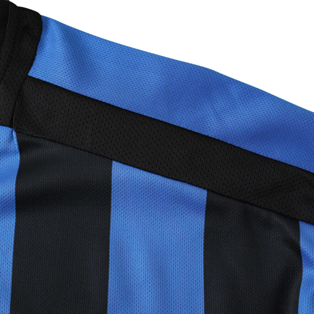 Close-up of the shoulder and upper chest section of Inter Milan Retro Home jersey, 2002/03 season, featuring blue and black stripes.