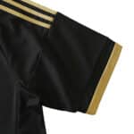 Close-up of the sleeve from Juventus Retro Third | 2015/16 | Fan Version, showing black fabric with gold accents.