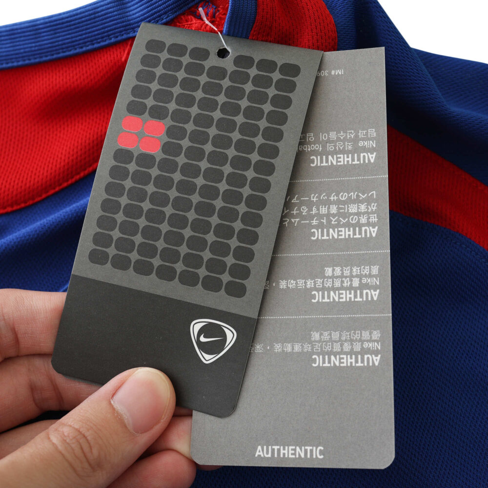 Close-up of the Manchester United Retro Away 2005/06 Fan Version jersey tag showing Nike and authentic product labels.
