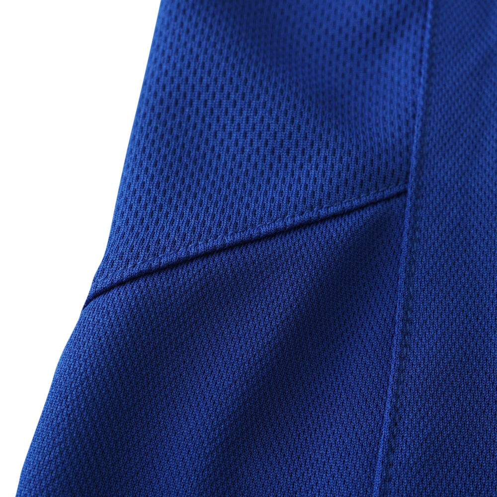 Close-up of the Manchester United Retro Away 2005/06 Fan Version jersey fabric, showcasing its detailed stitching and textured material.