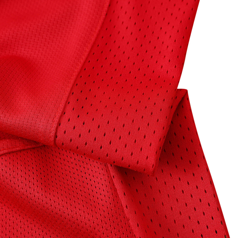 Close-up of the red Manchester United Retro Home 2004/05 Fan Version jersey fabric, displaying its texture and stitching.