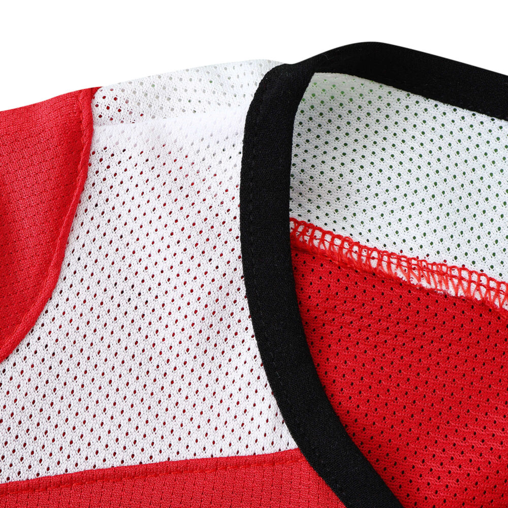 Close-up of the Manchester United Retro Home 2004/05 Fan Version jersey, showcasing the collar and fabric details.