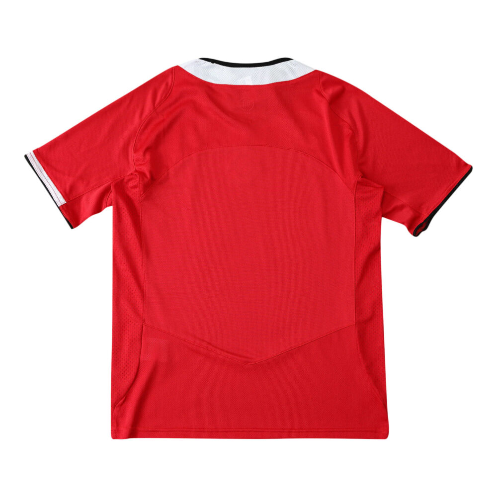 Manchester United Retro Home | 2004/05 | Fan Version jersey displaying the back, featuring red color with white and black accents.