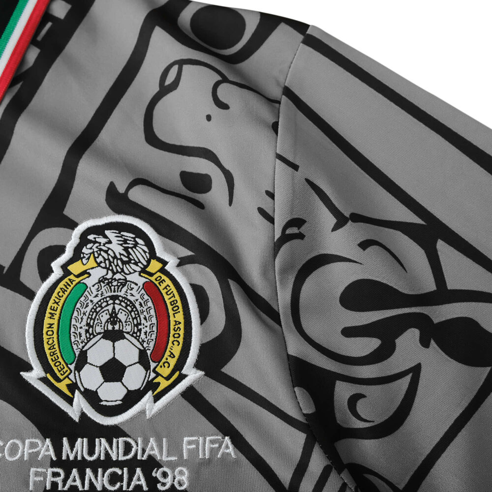 Close-up of Mexico Retro Away | 1998 fan version jersey featuring the team crest and "Copa Mundial FIFA Francia 98" text.