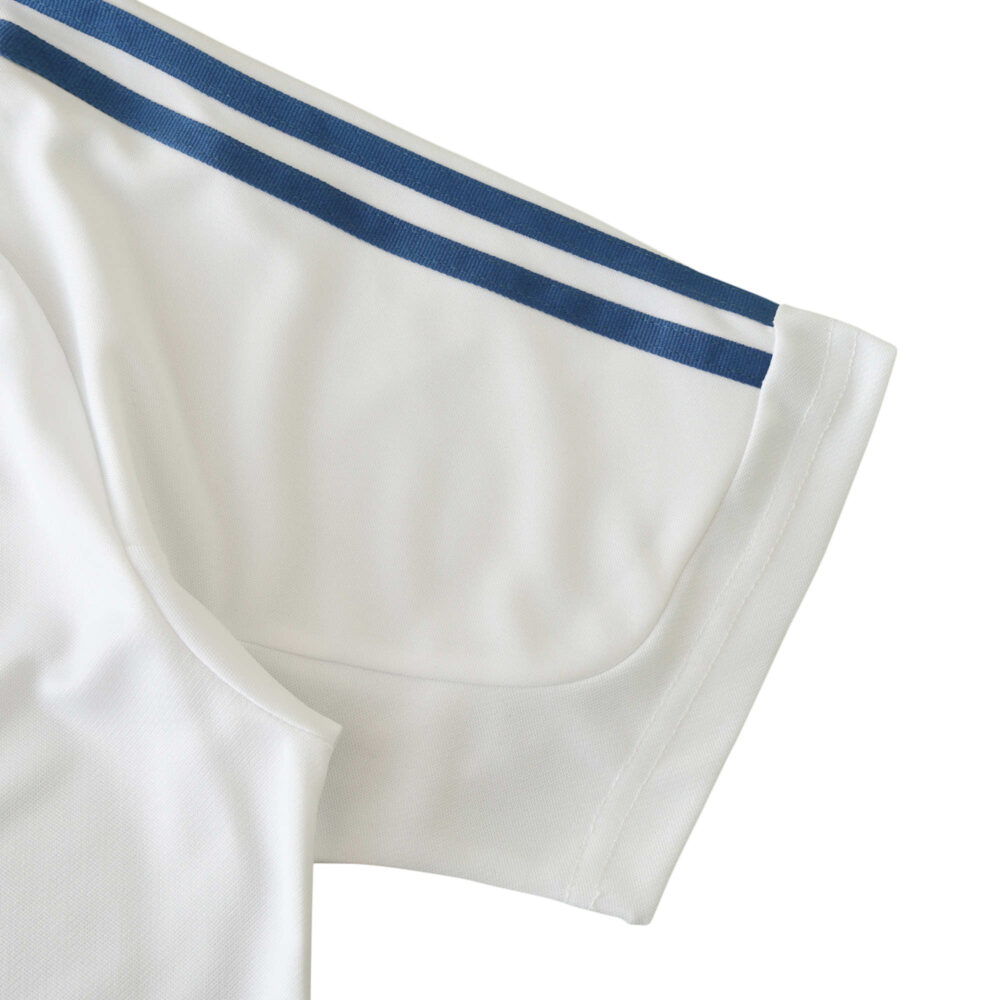 Close-up of the sleeve of Real Madrid Retro Home 2001/02 Fan Version jersey, featuring blue stripes on a white background.