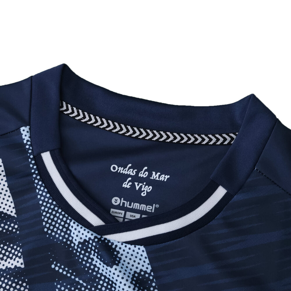 Close-up of the Celta Vigo Away 2025/26 Fan Version jersey collar with Hummel and team details.