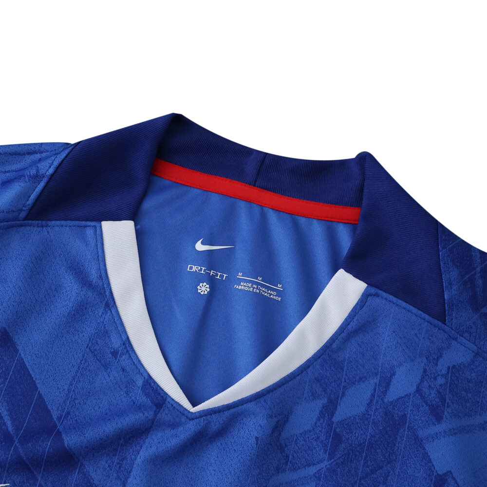 Close-up of the Chelsea 2025/26 home fan jersey collar featuring blue fabric, white trim, and Nike logo.