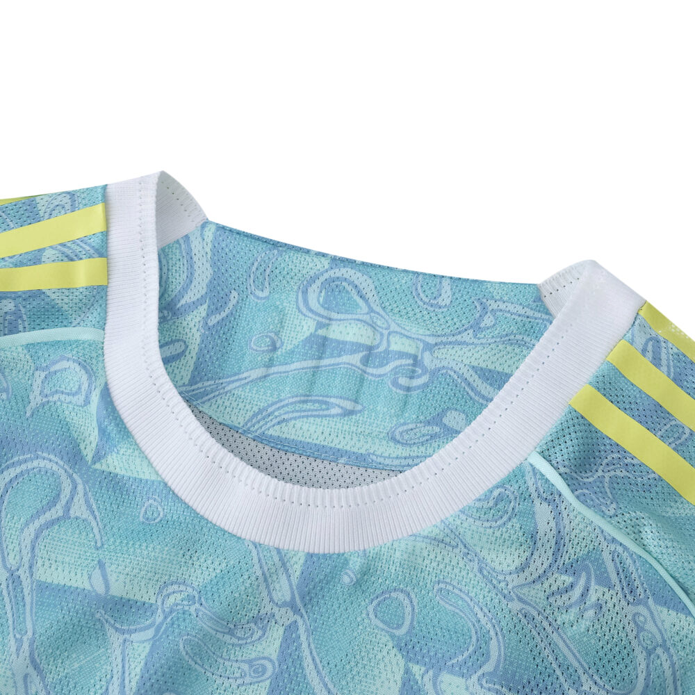 Close-up of Juventus 2025/26 Away Player Version jersey collar with white trim and yellow stripes.