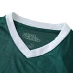 Close-up of the Palmeiras 2025/26 Home Fan Version jersey collar, featuring a white v-neck and green fabric.