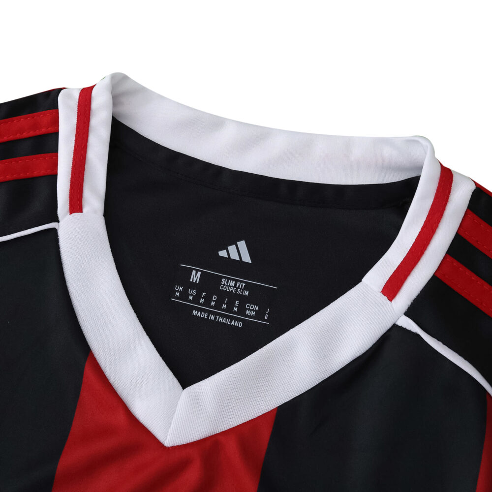 Close-up of the River Plate Away 2025/26 Fan Version jersey collar with Adidas branding.