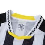 Close-up of the Santos FC Away 2025/26 Fan Version jersey collar with yellow accents and Umbro logo.
