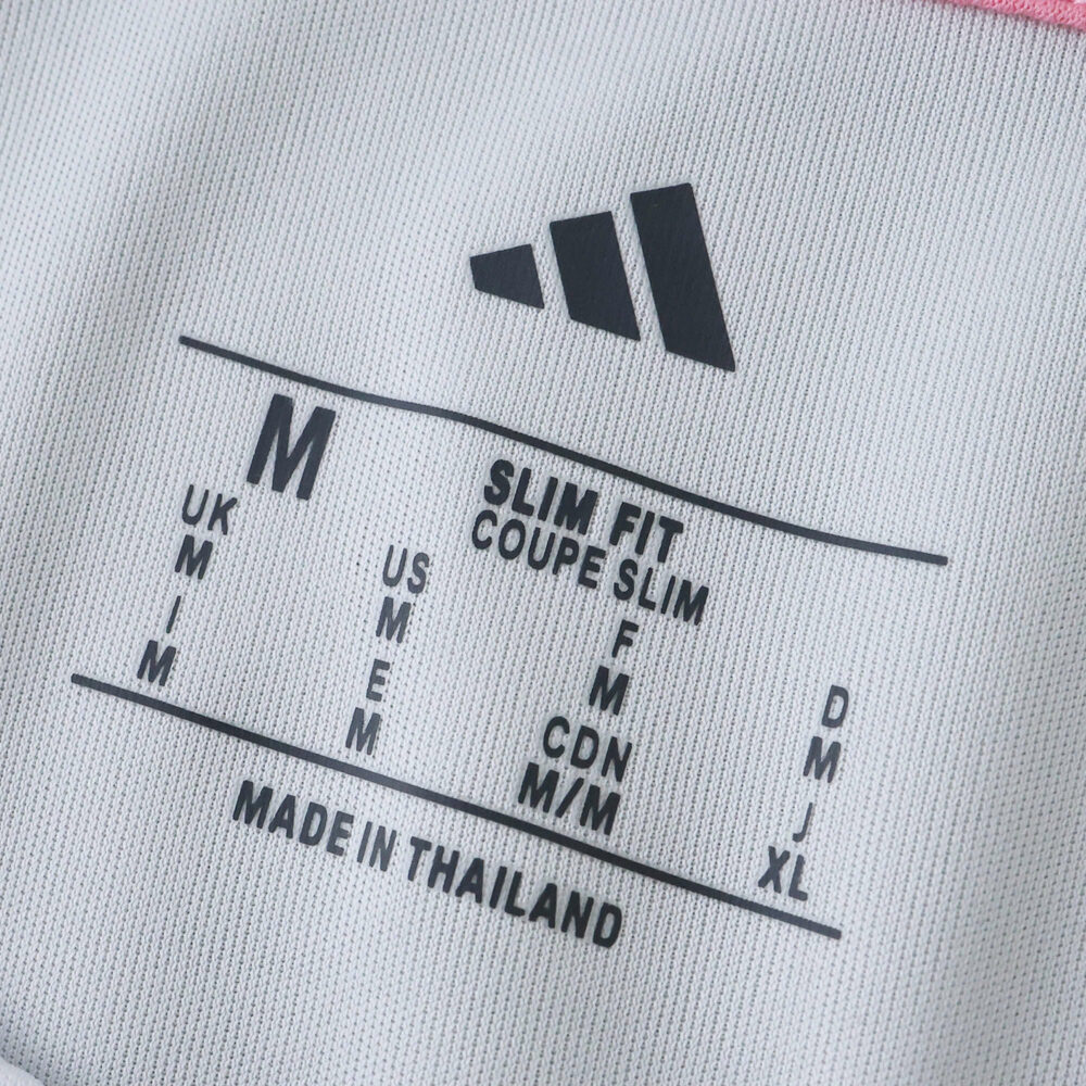 Close-up of the size and fit label inside the Juventus Home 2025/26 Fan Version jersey.
