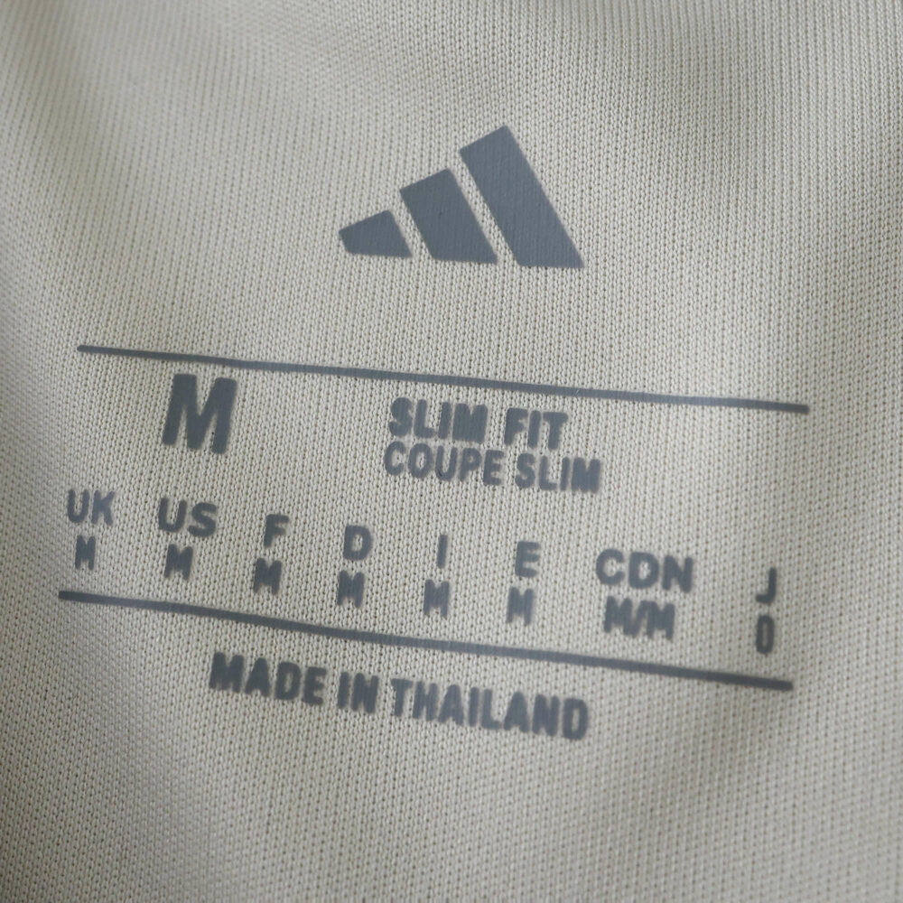 Size and fit label inside the New York Red Bulls Away 2025/26 Fan Version jersey, showing medium size.
