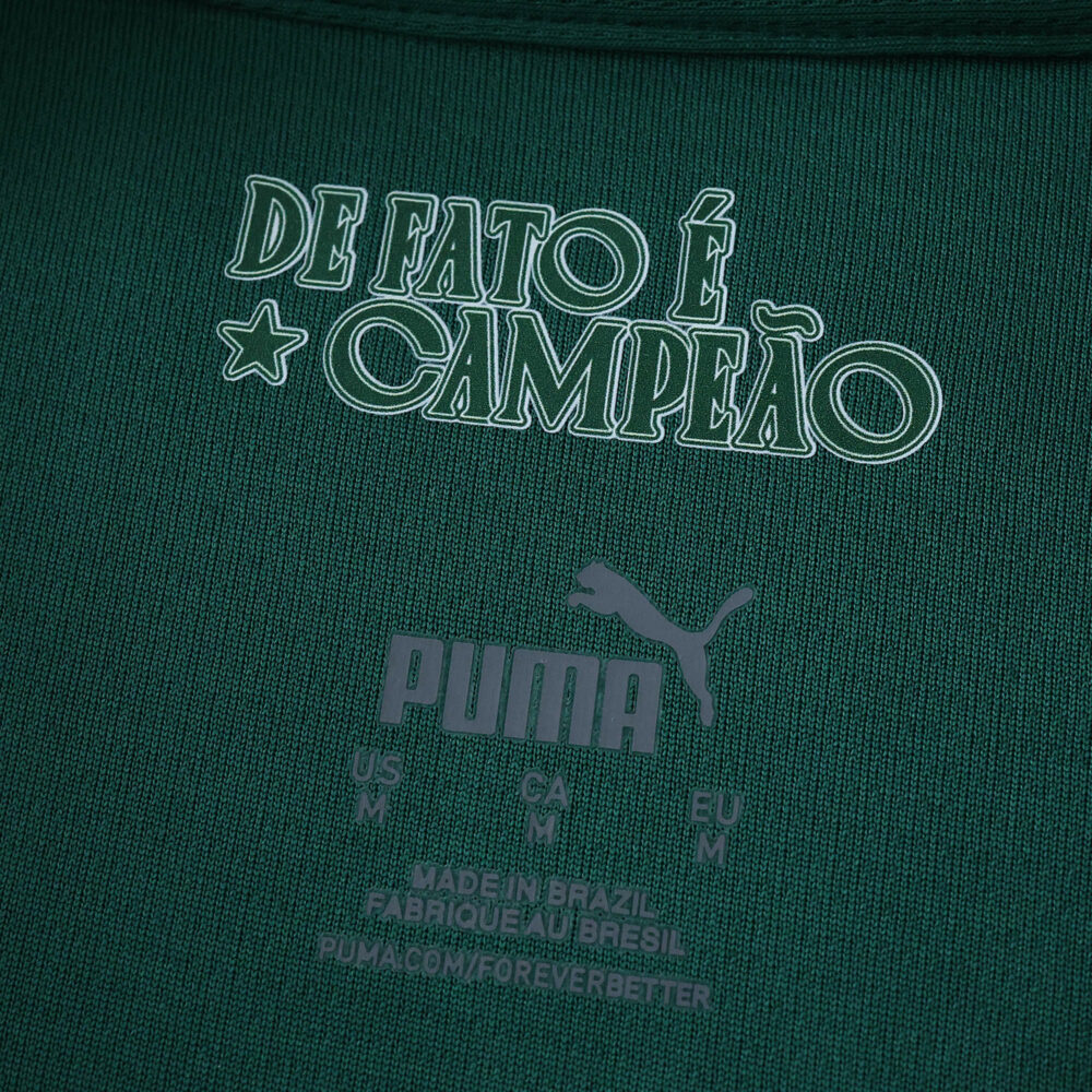 Detail of Palmeiras 2025/26 home jersey collar with "De Fato É Campeão" and Puma branding inside.
