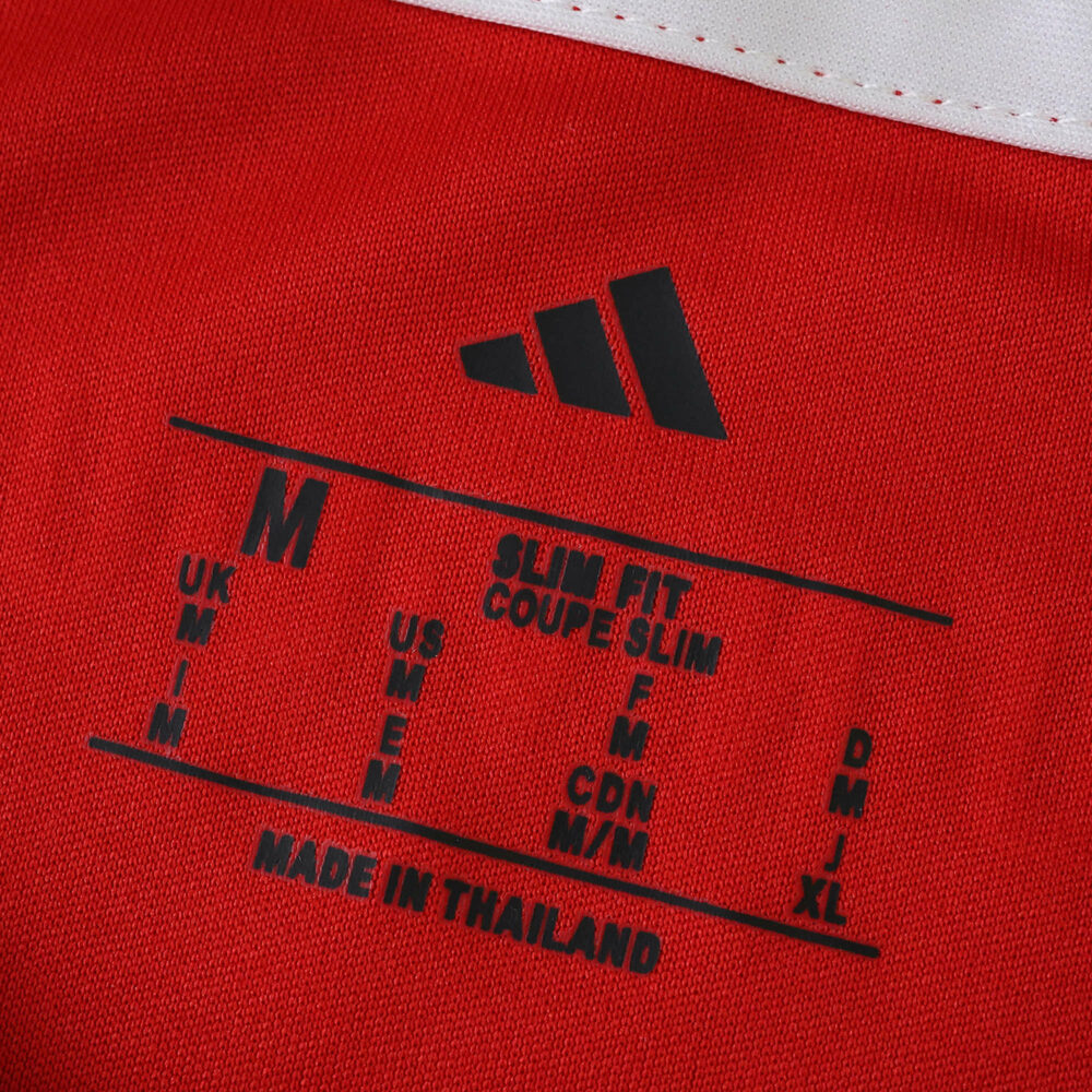 Close-up of the Union Berlin 2025/26 Home Fan Version shirt tag showing size and fit information.