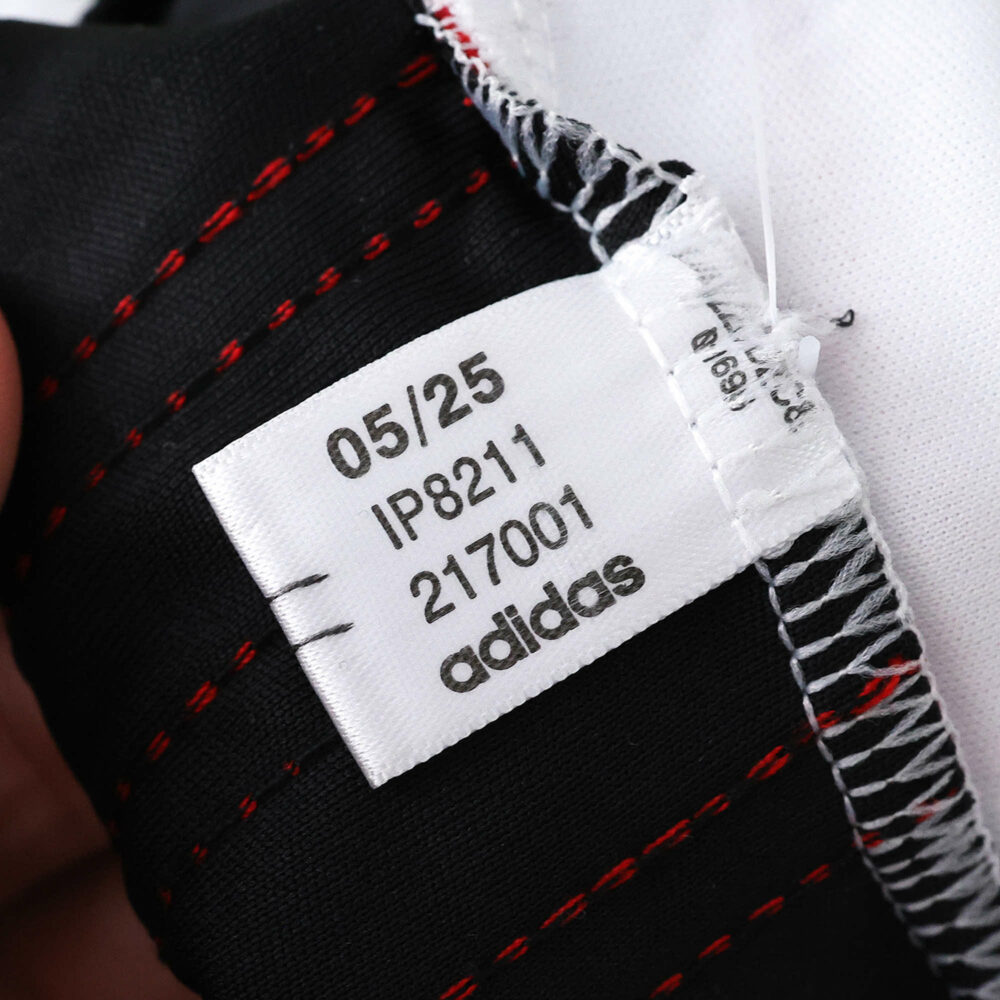 Close-up of the inner label on the River Plate Away 2025/26 Fan Version jersey showing product details.