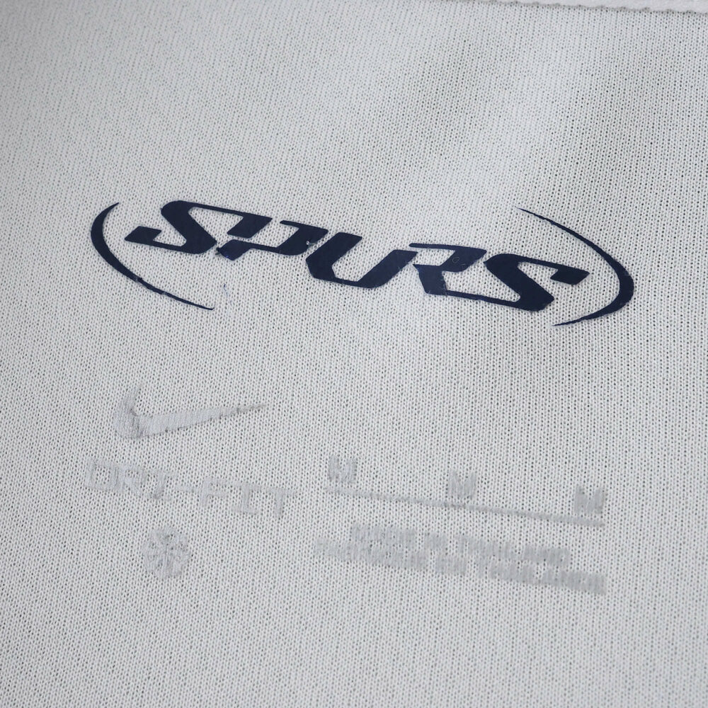 Close-up of the "SPURS" logo on the 2025/26 Tottenham Hotspur Home Fan Version jersey fabric.