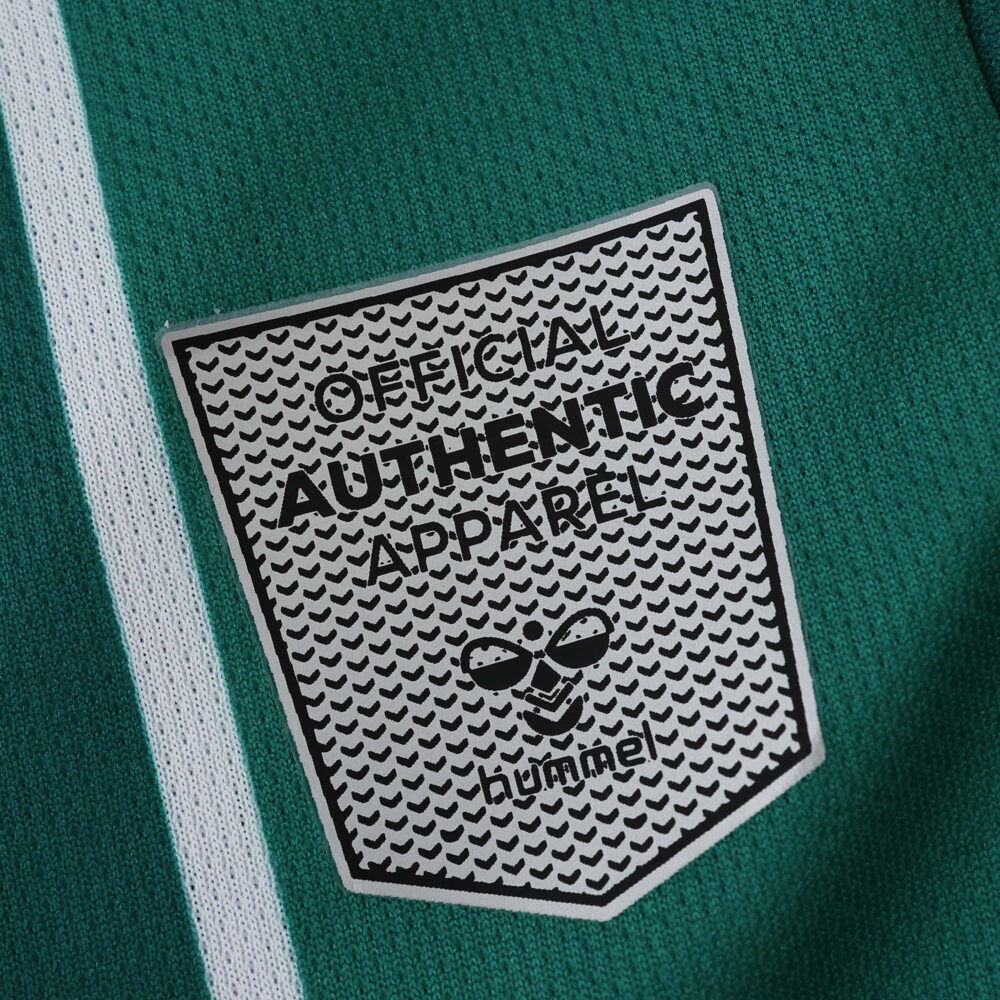 Close-up of the Werder Bremen 2025/26 home fan jersey featuring the authentic apparel badge.