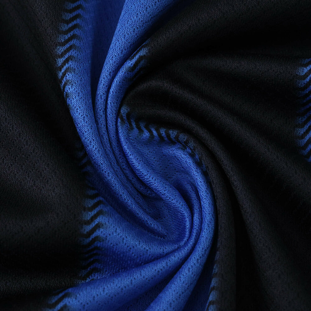 Close-up of Atalanta 2025/26 Home Fan Version jersey fabric in blue and black with zigzag pattern.