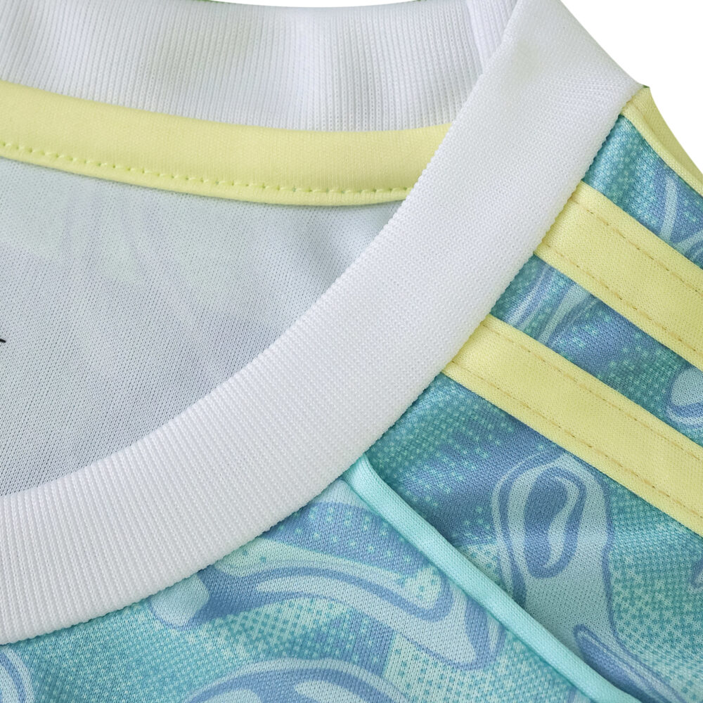 Close-up of Juventus Away 2025/26 Fan Version jersey collar with white trim and blue-yellow pattern.