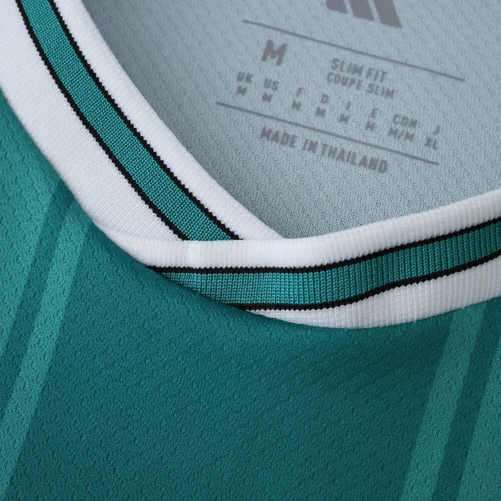 Close-up of the collar and fabric details on the Liverpool Third 2025/26 Fan Version football shirt.