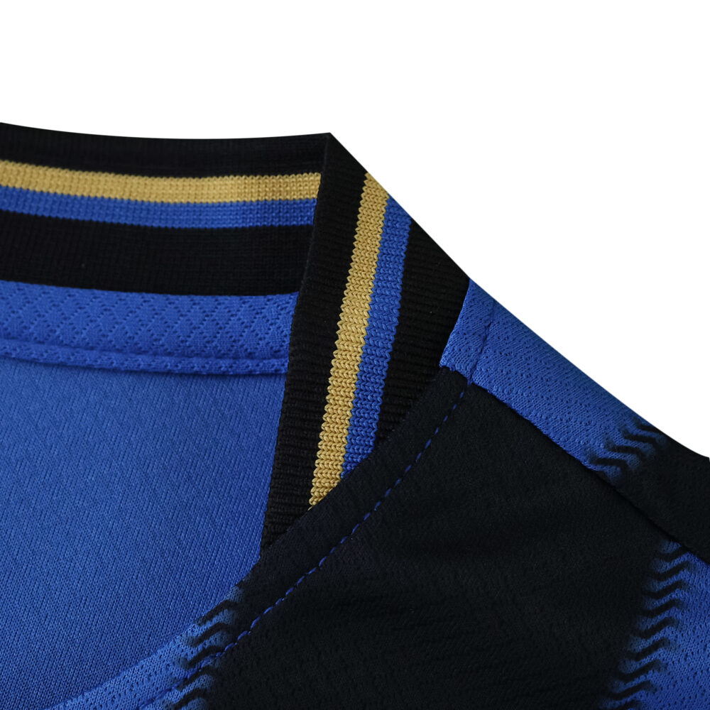 Close-up of the collar detail on the Atalanta Home 2025/26 Fan Version jersey, showing blue and black stripes.