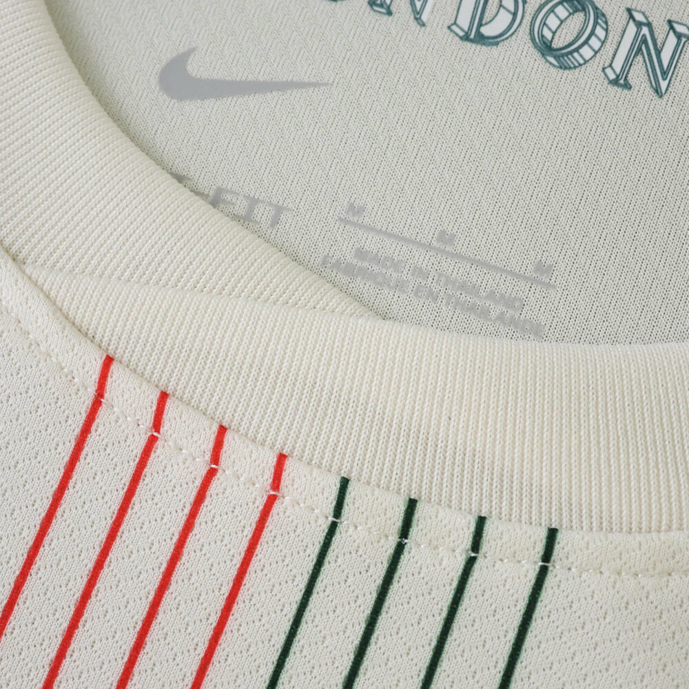 Close-up of Chelsea Away 2025/26 Fan Version collar with red and green pinstripes.