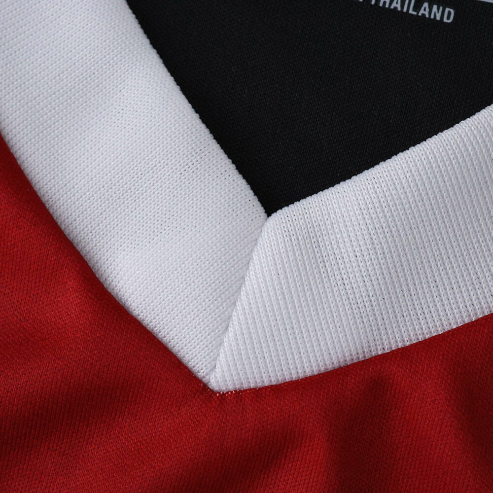 Close-up of the white V-neck collar on the River Plate Away 2025/26 Fan Version jersey.