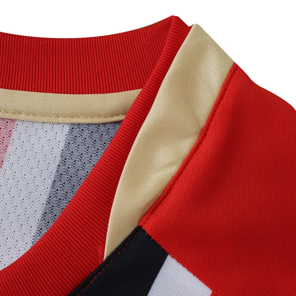 Close-up of the São Paulo Away 2025/26 Fan Version jersey collar with red, gold, and white details.