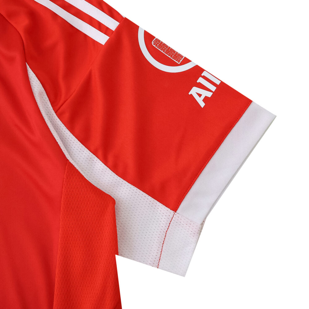 Close-up of the Bayern Munich 2025/26 Home Fan Version jersey sleeve with sponsor and club logo details.