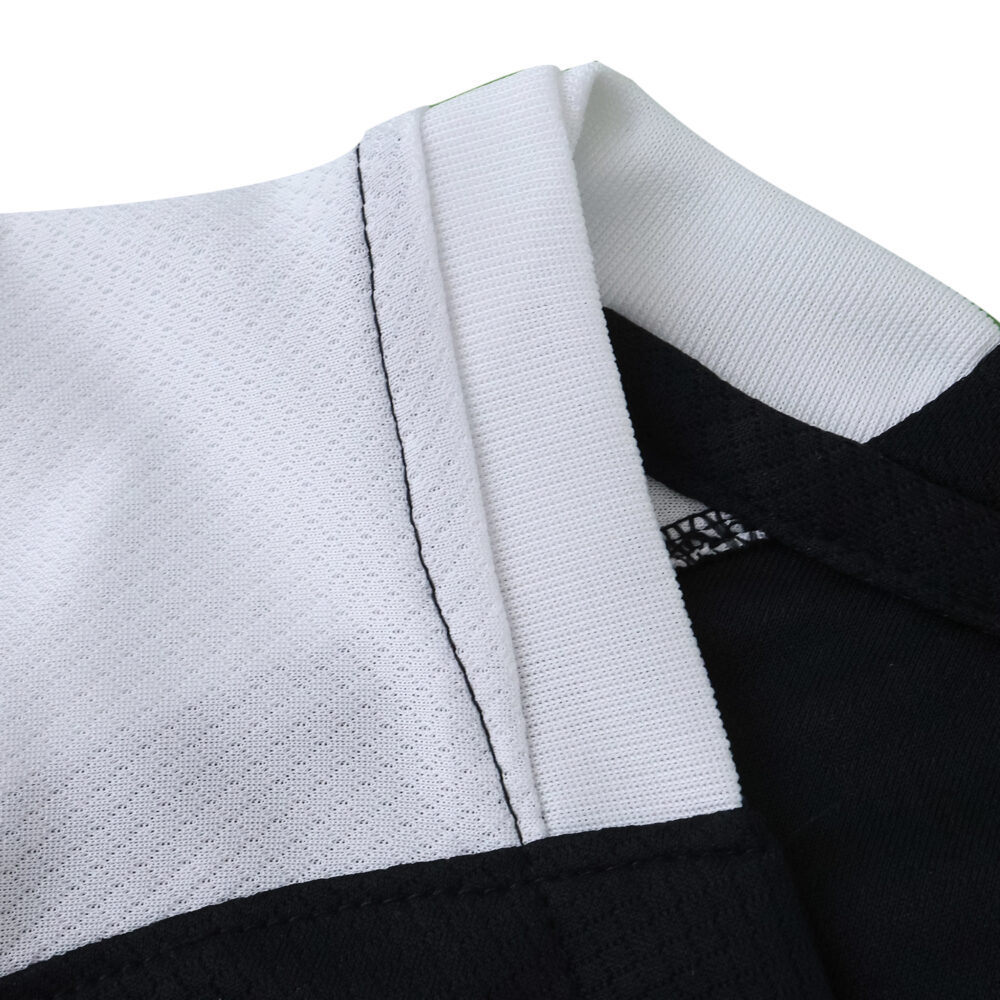 Close-up of the collar on the Corinthians Away 2025/26 Fan Version jersey, showing black and white detailing.