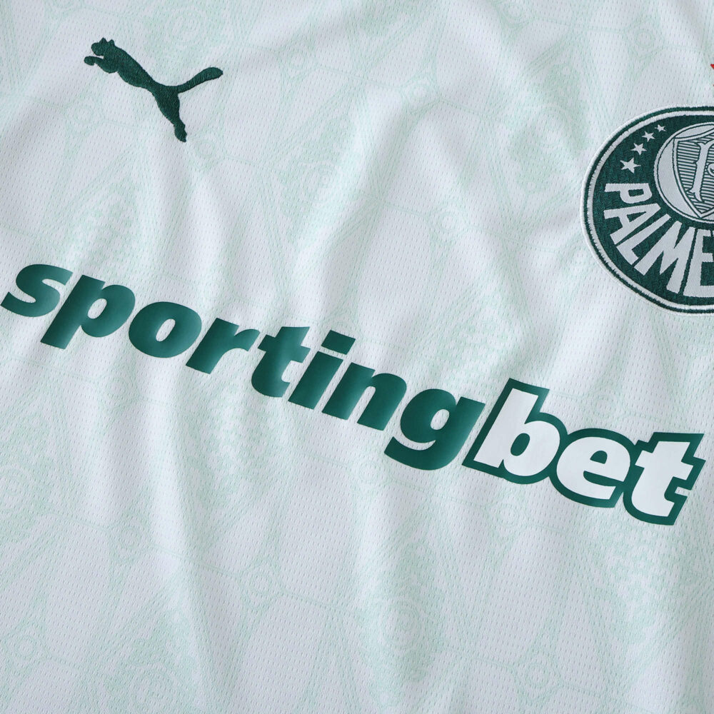 Close-up of Palmeiras Away 2025/26 Fan Version jersey with Puma logo, club badge, and sportingbet sponsor.