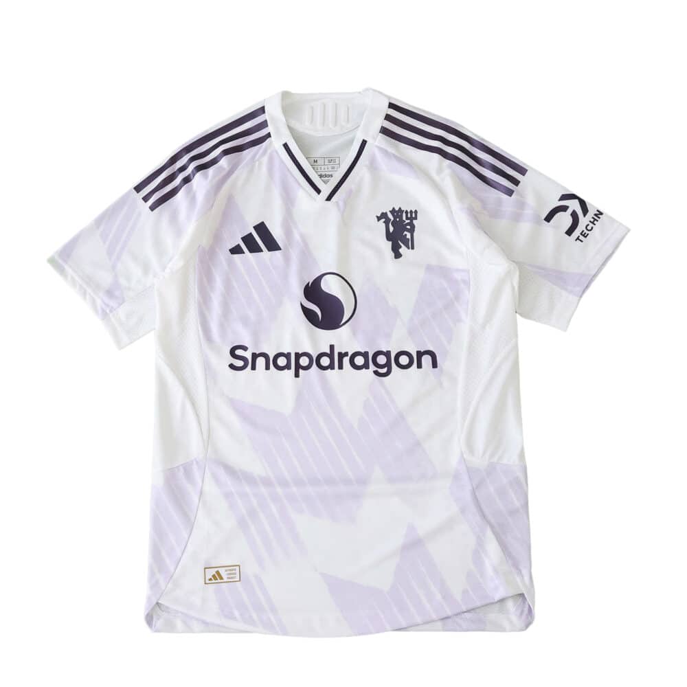 Manchester United 2025/26 Away Player Version jersey in white with purple accents and Snapdragon sponsor logo.