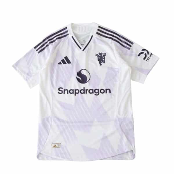 Manchester United 2025/26 Away Player Version jersey in white with purple accents and Snapdragon sponsor logo.