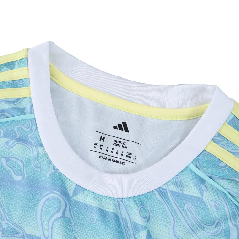 Close-up of Juventus Away 2025/26 Fan Version collar with Adidas logo and size details.