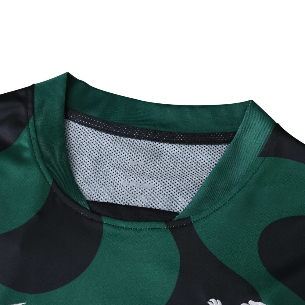 Close-up of Sporting CP Third 2025/26 Fan Version jersey collar in green and black.