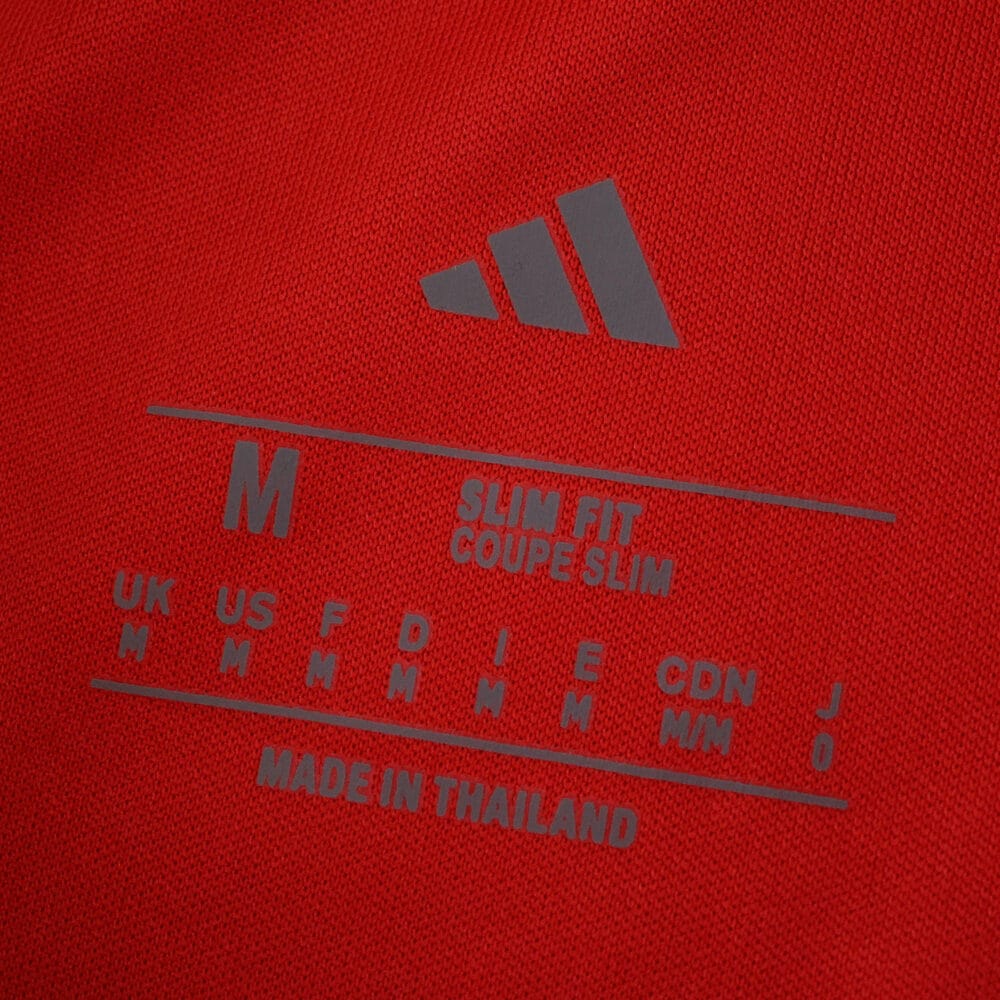 Close-up of the inside label on the Aberdeen Home 2025/26 Fan Version shirt, showing size and care details.