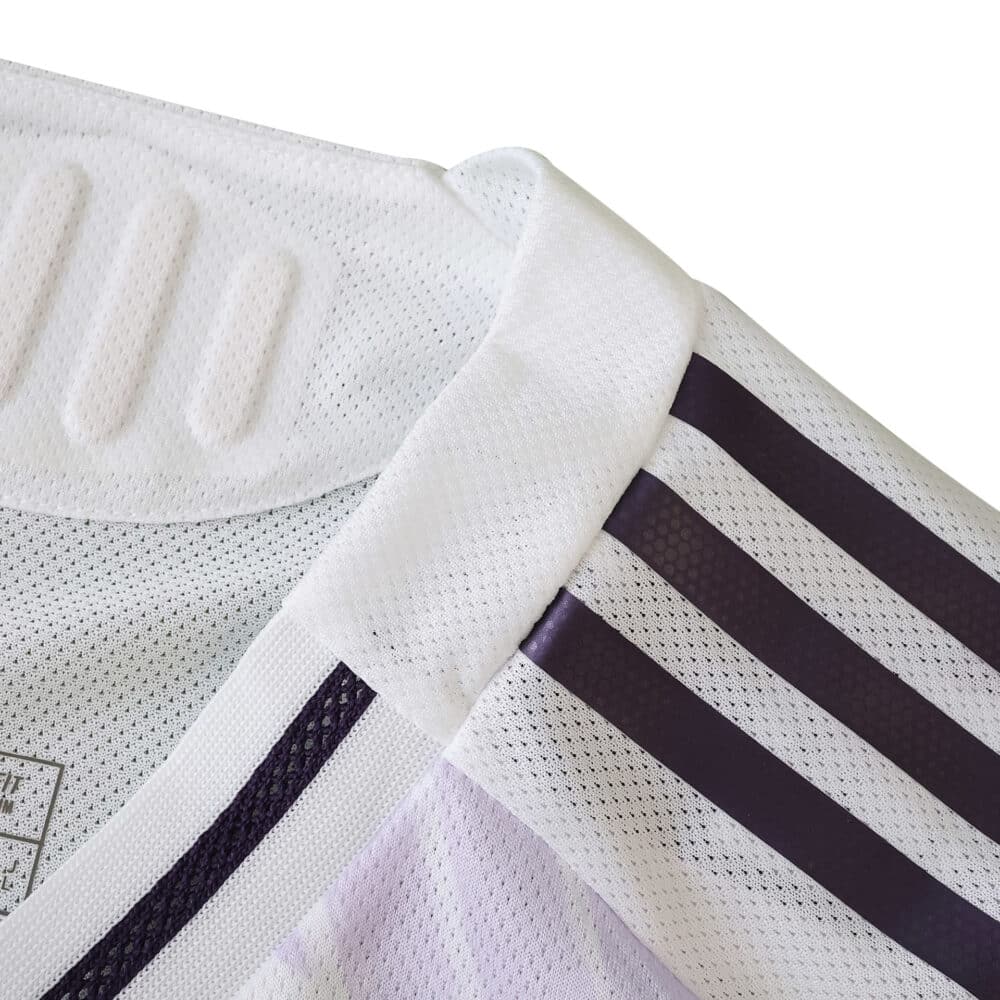 Close-up of the collar and shoulder detail on Manchester United Away 2025/26 Player Version jersey.