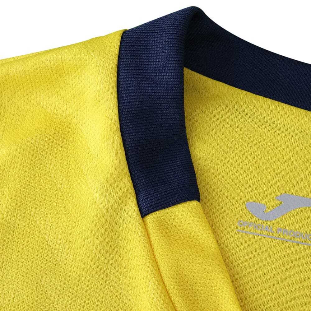 Close-up of the Villarreal 2025/26 home fan jersey collar, showing yellow fabric with a dark blue trim.