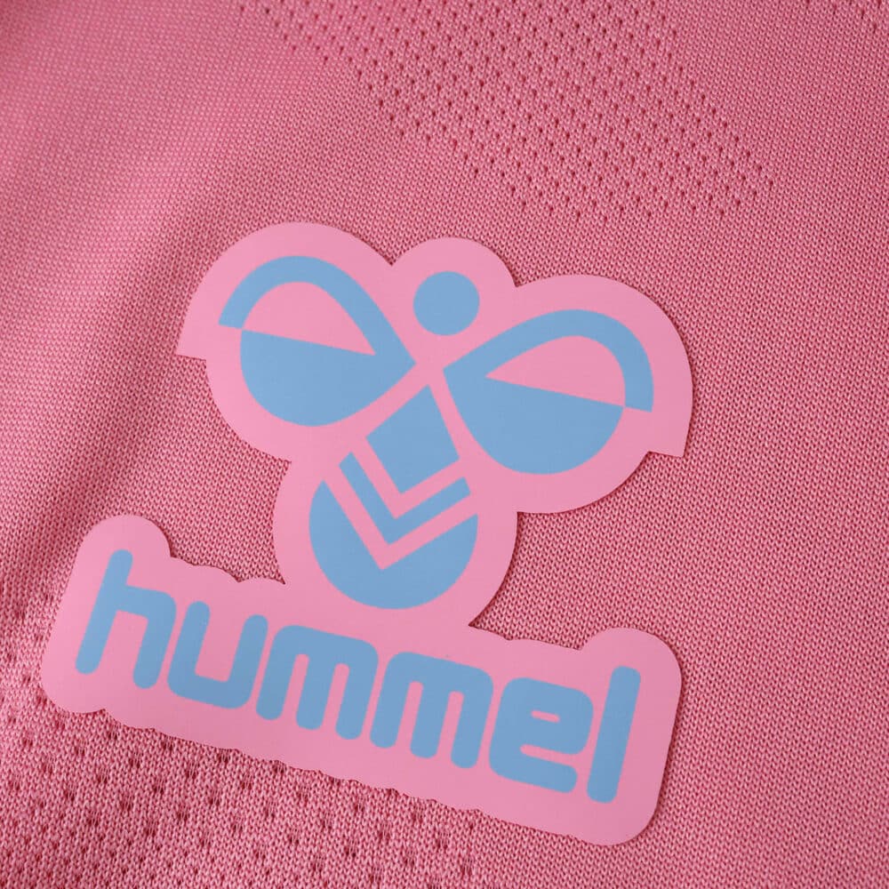 Close-up of the pink Hummel logo on the Celta Vigo Third 2025/26 Fan Version jersey fabric.