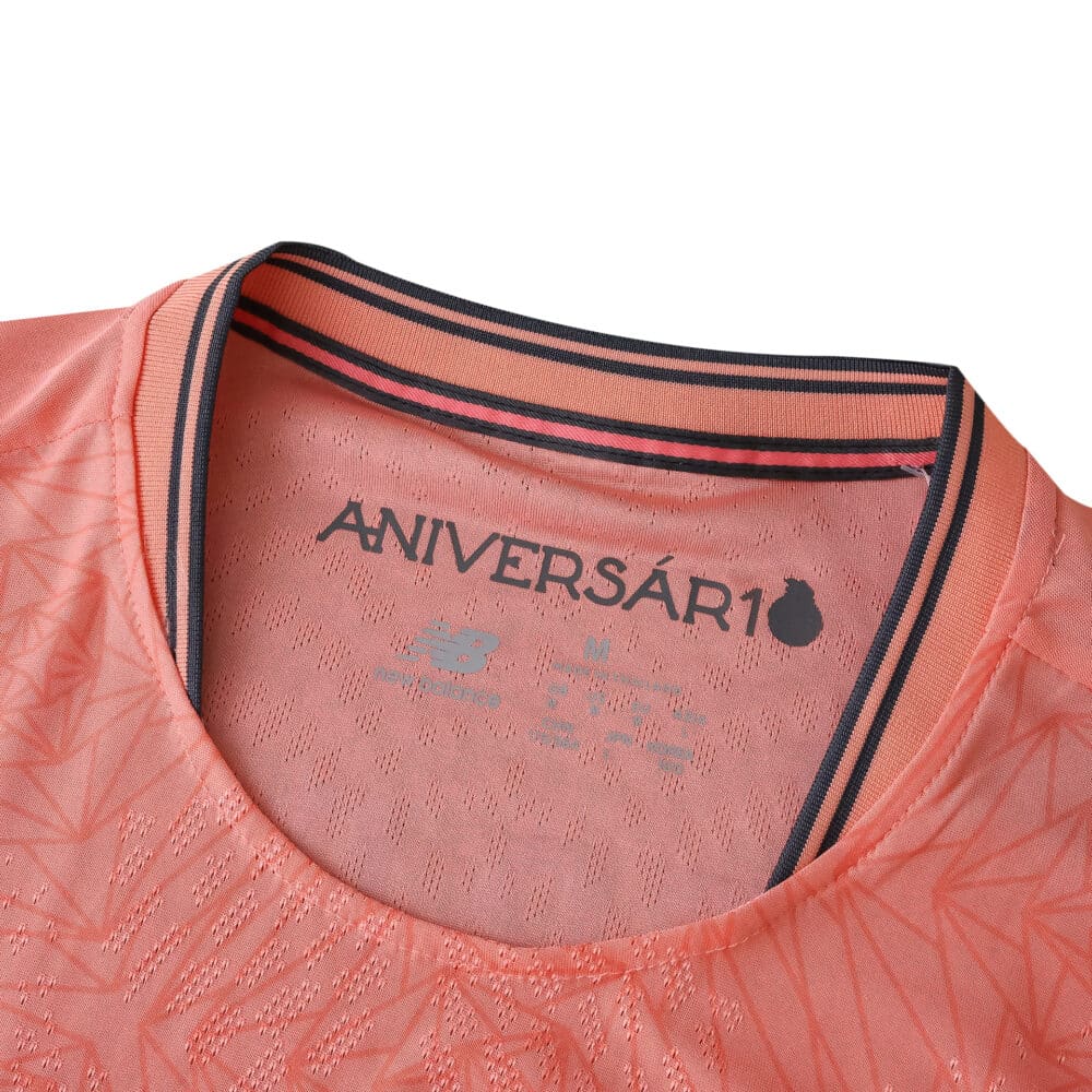 Close-up of the FC Porto 2025/26 away player version jersey collar with "ANIVERSÁRIO" text inside.