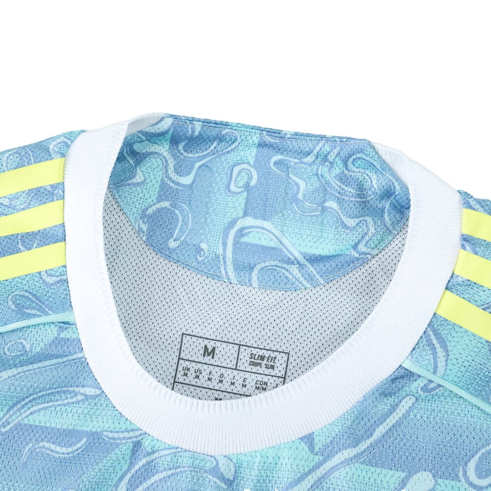 Close-up of Juventus Away 2025/26 Player Version jersey collar with yellow shoulder stripes.