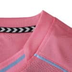 Close-up of the pink Celta Vigo Third 2025/26 Fan Version jersey collar with blue trim details.