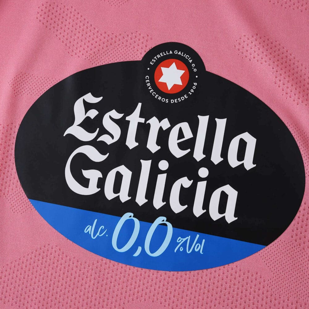 Close-up of Estrella Galicia 0.0 sponsor logo on the pink Celta Vigo Third 2025/26 Fan Version jersey.